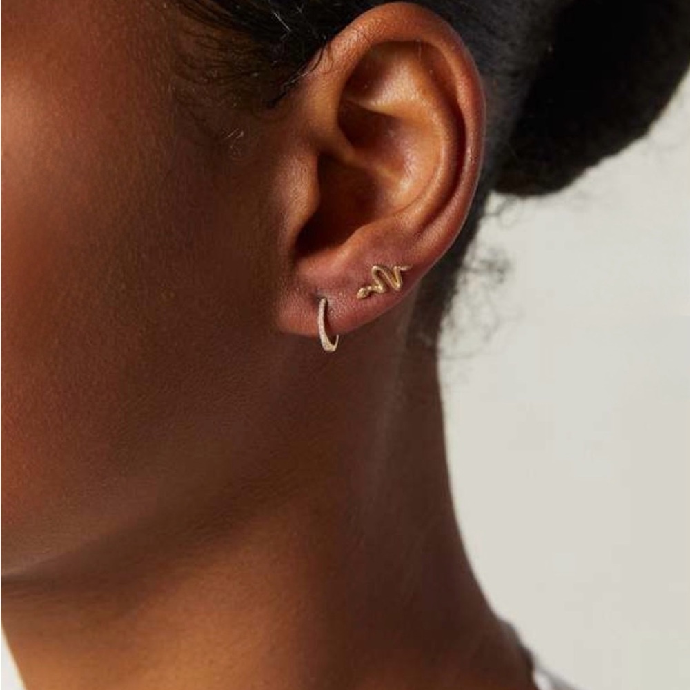 ANINE BING - MINI SNAKE STUD